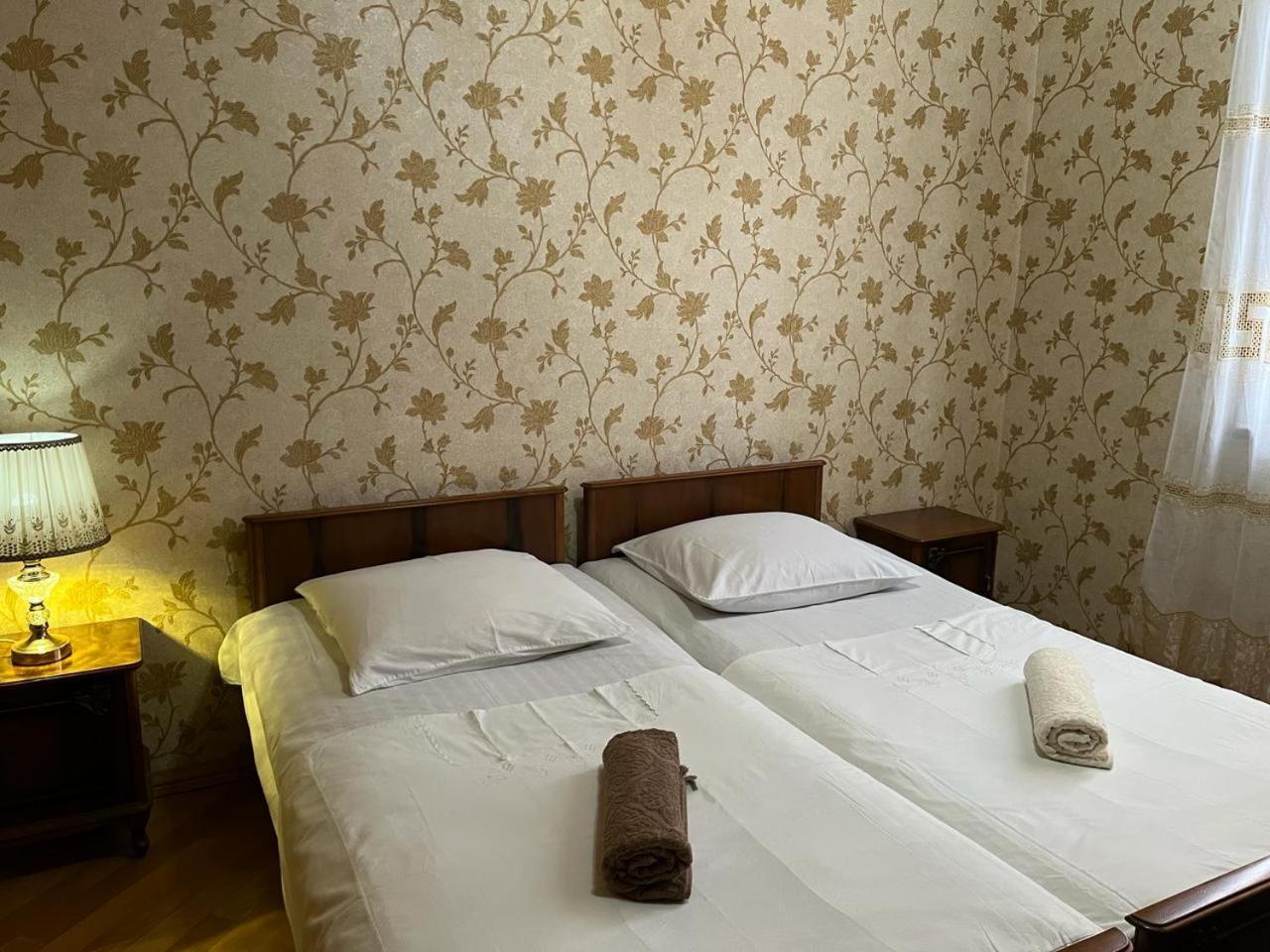 Guest House Levan II Dadiani Zugdidi Exteriör bild